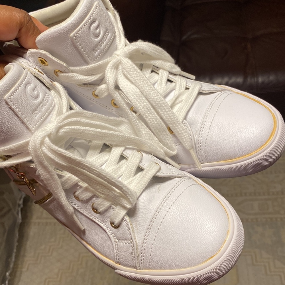 G by Guess HIGH TOP WHITE SNEAKERS WITH ZIP DESIGN SIZE 6.5M - Picture 2 of 13